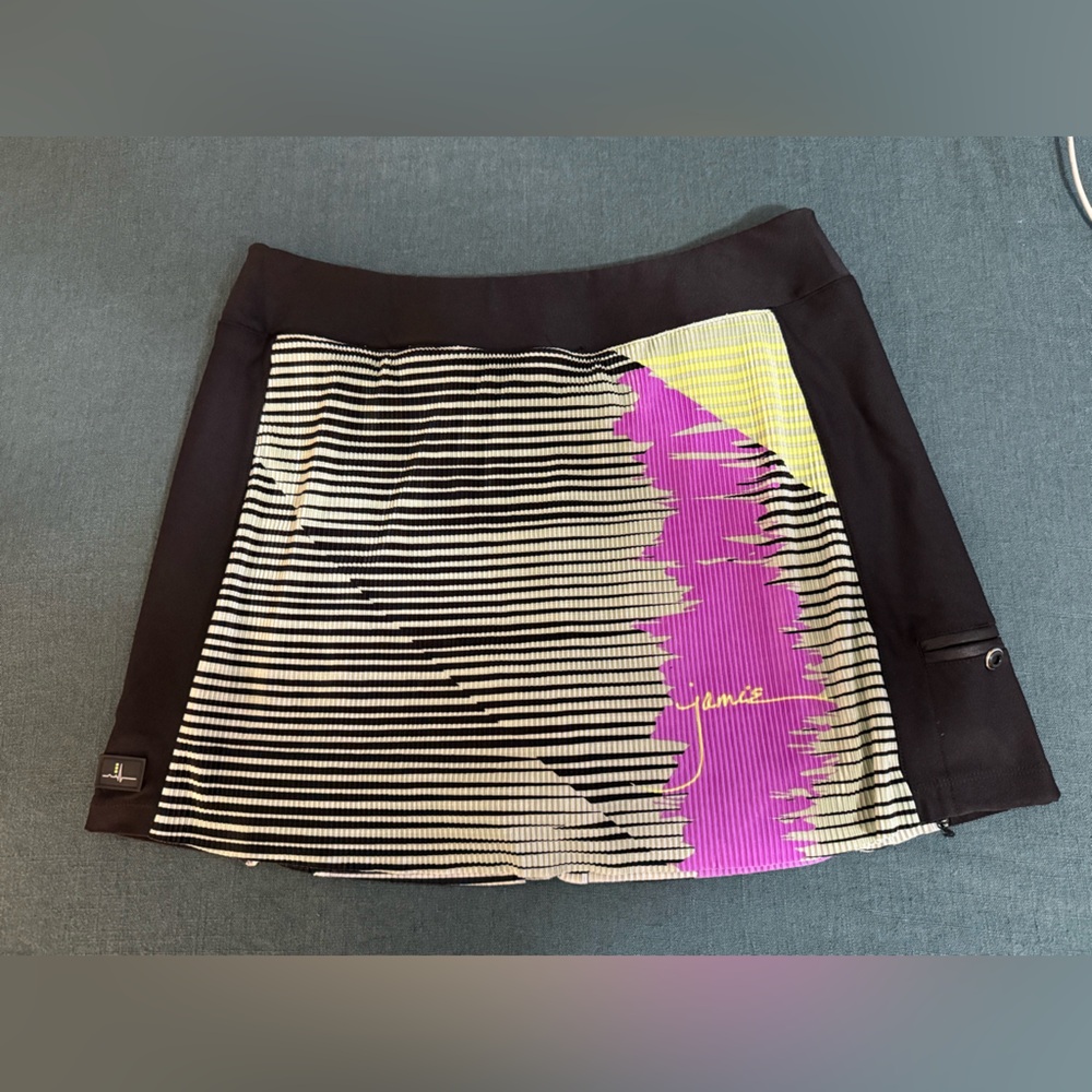 Jamie Sadock Signed Abstract Crinkle Black Skort Golf Tennis Skirt w/ Shorts M